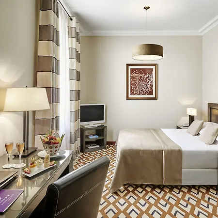 Juana 5* Жюан-ле-Пен