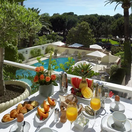 Готель Juana Жюан-ле-Пен